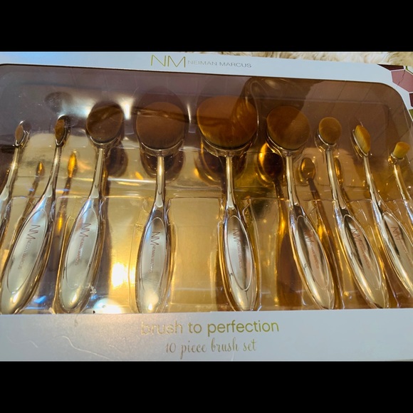 Neiman Marcus Brush to Perfection 10-Piece Set - Picture 2 of 4